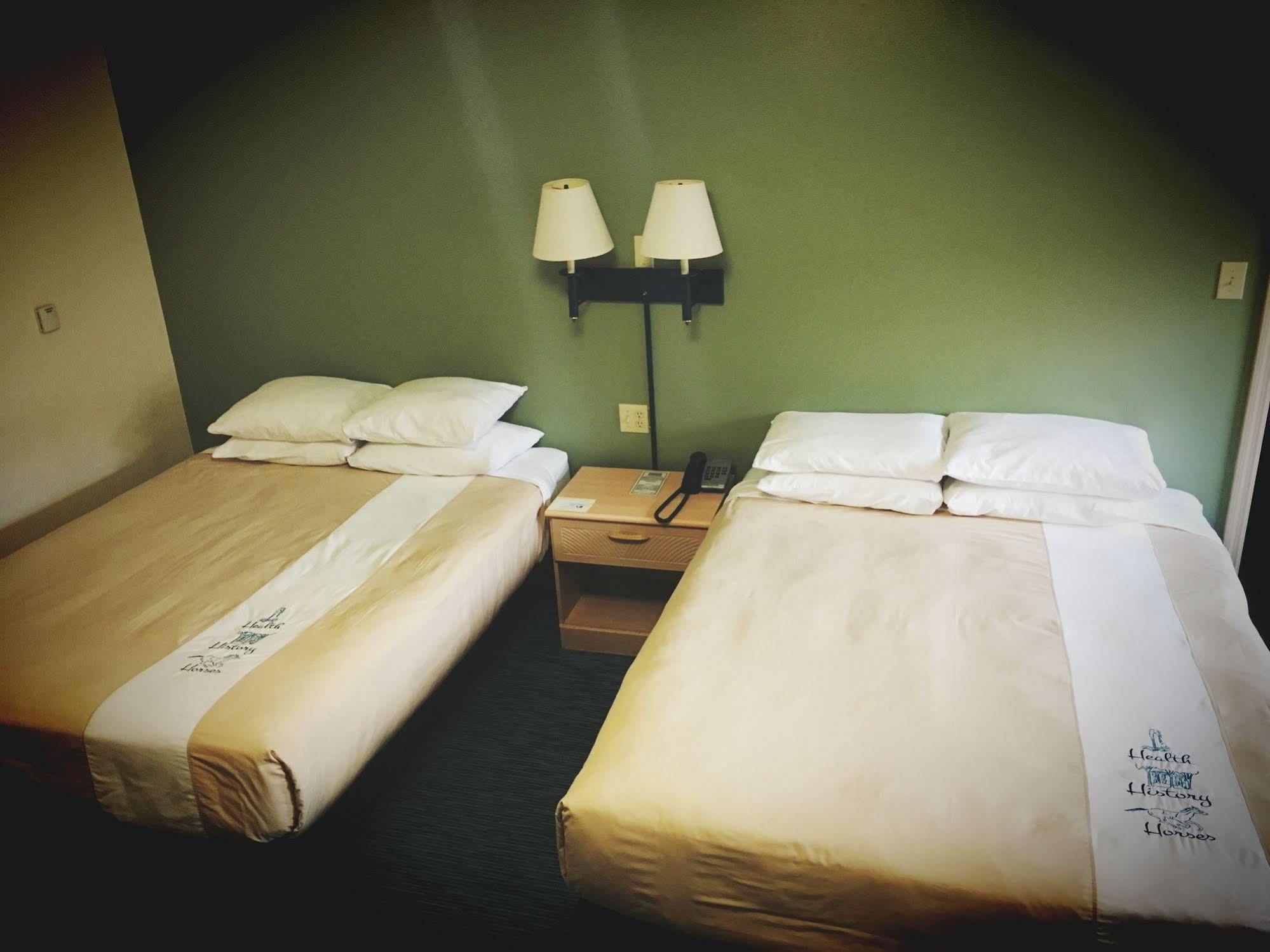 Bluebird Spa City Motor Lodge Саратога-Спрингс Экстерьер фото