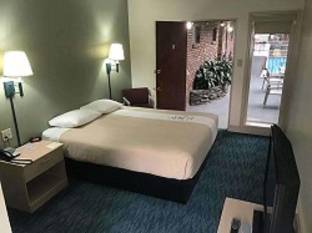 Bluebird Spa City Motor Lodge Саратога-Спрингс Экстерьер фото