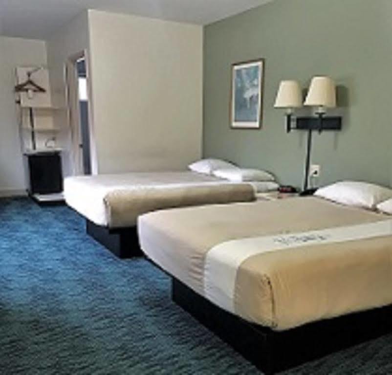 Bluebird Spa City Motor Lodge Саратога-Спрингс Экстерьер фото